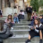 Clases en la calle en el barrio español de Nápoles