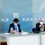 Los ministros de Sanidad y Universidades, Salvador Illa (i) y Manuel Castells (2-i), asisten a una reunión intersectorial con los consejeros responsables de Sanidad y de Educación de las comunidades autónomas