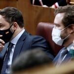 El líder de Vox, Santiago Abascal, su portavoz parlamentario, Iván Espinosa de los Monteros y la diputada Macarena Olona