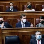El líder de Vox, Santiago Abascal, su portavoz parlamentario Iván Espinosa de los Monteros, y la diputada Macarena Olona