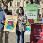 La concejala del Ciclo Integral del AGya, ELisa Valía, y el gerente de la empresa Acciona, Carlos Espinos, en la presentación de la cmapaña de reparto de mascarillas reutlizabablesEUROPA PRESS23/10/2020