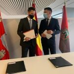 El alcalde de Burgos y el portavoz municipal de Cs tras la firma del acuerdo de gobierno de coaliciónEUROPA PRESS23/10/2020