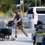 Llegada de turistas al aeropuerto de Tenerife Sur, en el municipio de Granadilla de Abona (Tenerif