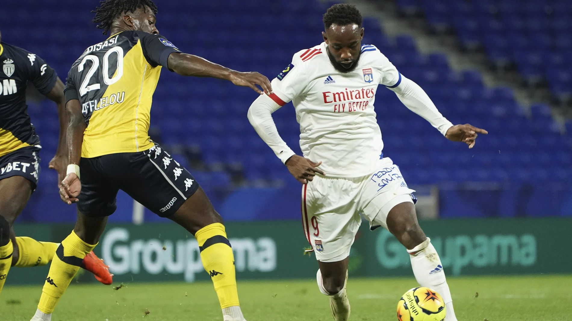 Moussa Dembelè con el Olympique de Lyon.