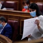 La portavoz de Vox, Macarena Olona, durante su intervención en la sesión de control al Ejecutivo este miércoles en el Congreso.