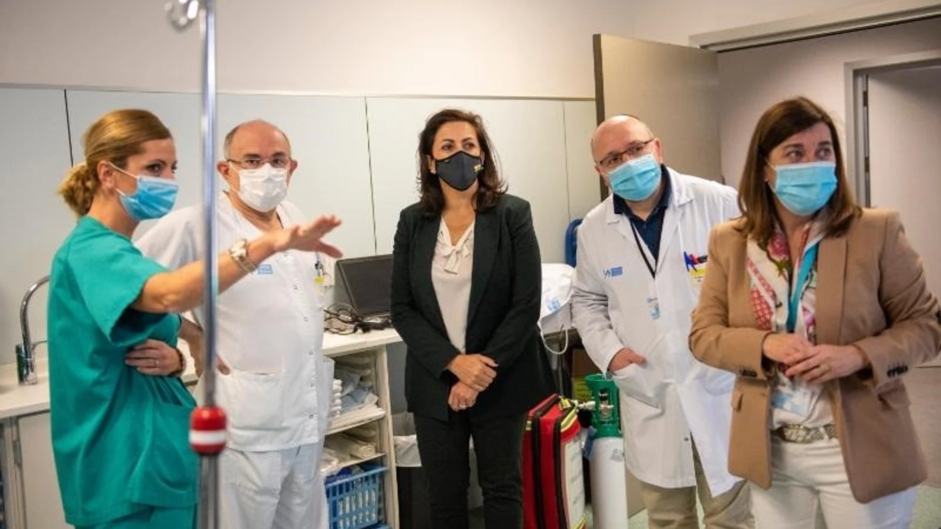 La presidenta del Gobierno riojano, Concha Andreu, en su visita a Urgencias