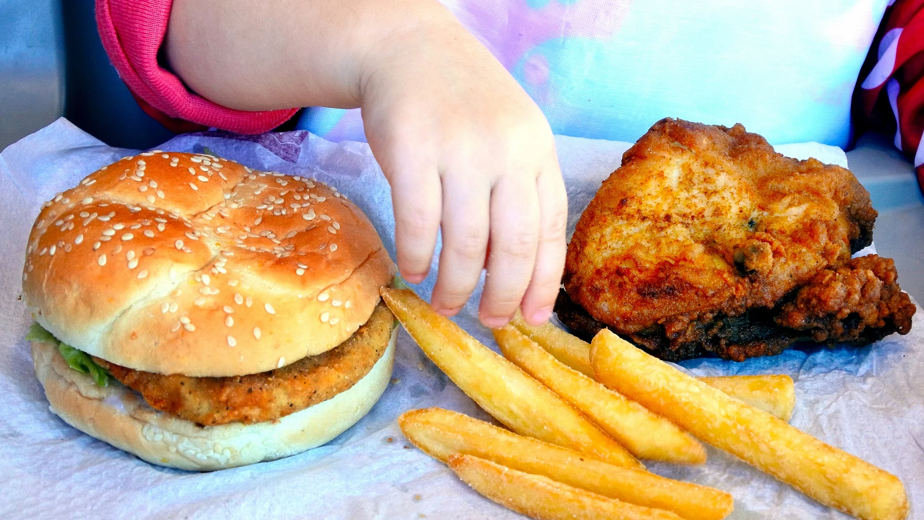 Comer rápido se asocia a mayor riesgo de sobrepeso y otros factores cardiometabólicos en la infancia