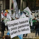 Protesta de funcionarios frente al Ministerio de Sanidad