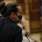 El exvicepresidente segundo del Gobierno, Pablo Iglesias, interviene durante una sesión de control al Gobierno en el Congreso de los Diputados, en Madrid