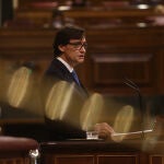 El ministro de Sanidad, Salvador Illa, interviene durante una sesión plenaria en el Congreso de los Diputados, en Madrid, (España), a 29 de octubre de 2020. Esta sesión, marcada por el Estado de Alarma, Excepción y Sitio, se centra en la intervención del ministro de Sanidad, Salvador Illa, para defender el mantenimiento del estado de alarma con el fin de frenar los contagios de coronavirus durante la segunda oleada de la pandemia.