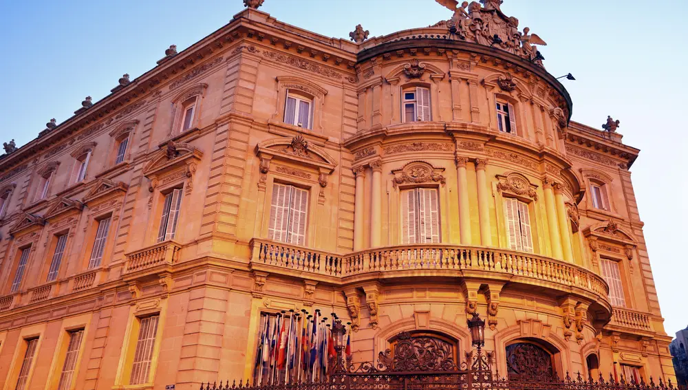 Fachada del Palacio de Linares, en Madrid