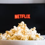 El hombre estaba viendo una película en Netflix y el llanto del niño no le permitía escuchar bien los diálogos.