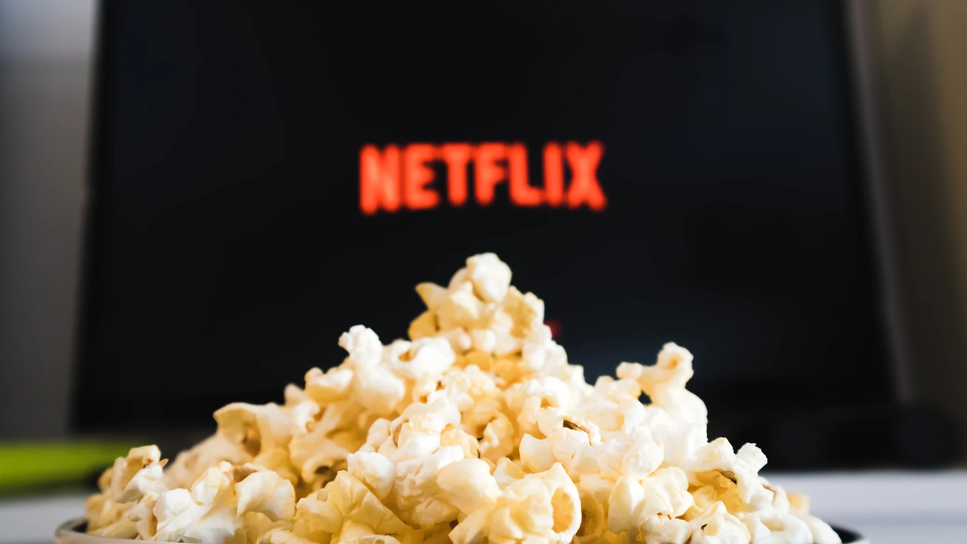 El hombre estaba viendo una película en Netflix y el llanto del niño no le permitía escuchar bien los diálogos.