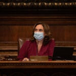 La alcaldesa de Barcelona durante un pleno municipal