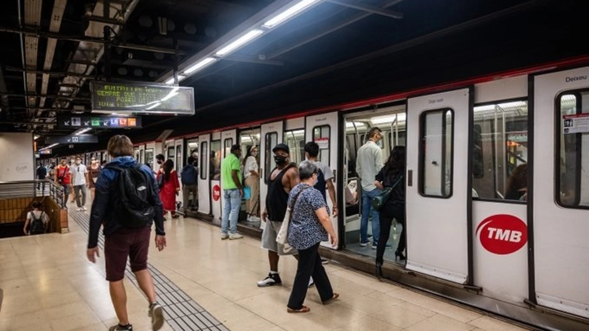 El Metro de Barcelona registra un 8% menos de pasajeros que este jueves
