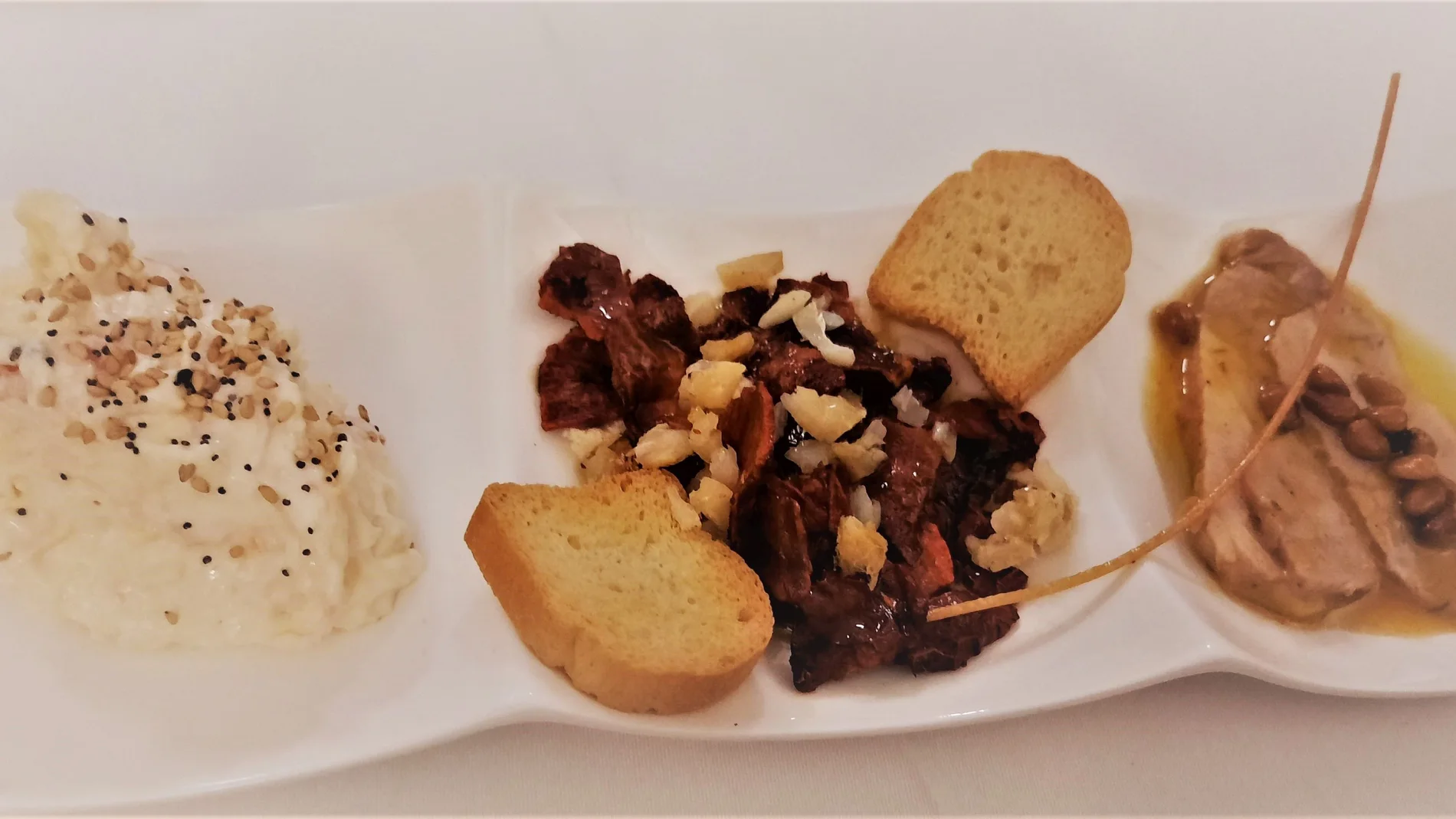 En el centro, la clásica pericana de Alcoy (Alicante)