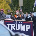 Un grupo de seguidores de Trump