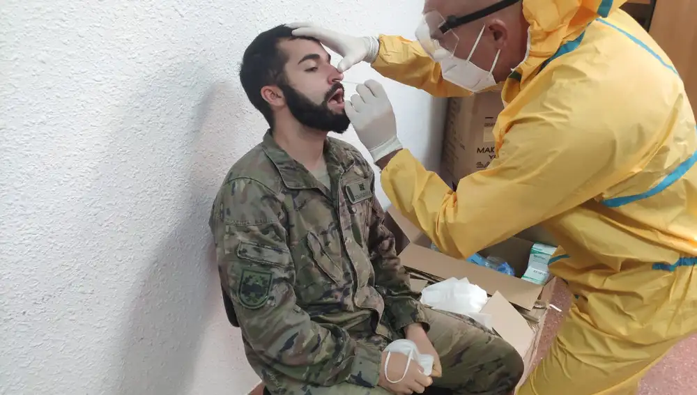 Uno de los efectivos que se desplegará durante una prueba PCR