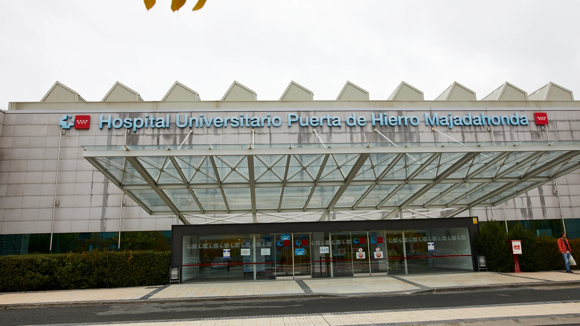 El Hospital Puerta de Hierro, en la zona básica de salud de Valle de la Oliva, en Majadahonda, Madrid (España), a 3 de noviembre de 2020. Valle de la Oliva es una de las tres ZBS en las que desde ayer la Comunidad de Madrid aplica restricciones de movilidad en la entrada y salida de su perímetro, que se unen a las 32 anteriores. La medida estará en vigor durante 14 días, hasta el domingo 15 de noviembre incluido.3 NOVIEMBRE 2020;MAJADAHONDA;MADRID;RESTRICCIONES;LIMITACIONES;CORONAVIRUS;Jesús Hellín / Europa Press03/11/2020