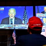 Tras una noche de "déjà vu" electoral respecto a 2016, aún no está claro que el candidato demócrata, Joe Biden, favorito en todas las encuestas, vaya a arrebatar la presidencia a Donald Trump
