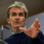 El director del Centro de Coordinación de Alertas y Emergencias Sanitarias, Fernando Simón, comparece en rueda de prensa para dar cuenta de los últimos datos de la pandemia de coronavirus en España en el Ministerio de Sanidad