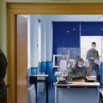 Efectivos militares de la Base El Empecinado de Valladolid realizando labores de rastreo