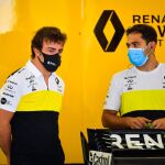 Fernando Alonso en Bahrain, con Renault
