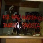 Comercio de la familia de Santiago Abascal atacado anoche con una pintada en euskera donde se puede leer: "A ver si te gusta esto, fascista"