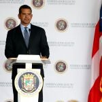 USA5452. SAN JUAN (PUERTO RICO), 10/11/2020.- El gobernador electo de Puerto Rico y candidato del Partido Nuevo Progresista (PNP), Pedro Pierluisi, habla durante una conferencia de prensa celebrada hoy martes en el Centro de Bellas Artes en San Juan, Puerto Rico. El escrutinio general de las elecciones en Puerto Rico, que iba a comenzar este martes, fue aplazado al aparecer 174 cajas con votos adicionales que se deberán contabilizar, confirmó el presidente de la Comisión Estatal de Elecciones (CEE), Francisco Rosado. EFE/Thais LLorca