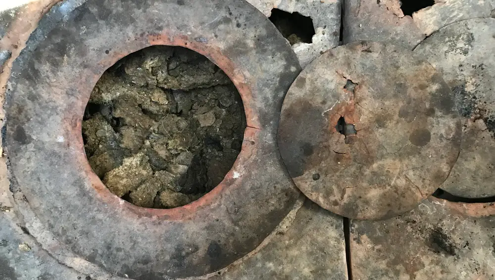 Así se ve el horno donde se meten los excrementos para hacer el fuego.