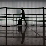 Un pasajero en la T2 del Aeropuerto de El Prat