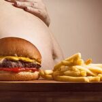 Según los datos de 2019, en España el 23,3% de los niños de entre 6 y 9 años tendría sobrepeso, y el 17,3% sufriría de obesidad de acuerdo con los estándares de la OMS. “La obesidad infantil es un tema preocupante por las enormes implicaciones que conlleva en la salud tanto presente como futura de los afectados. Uno de los principales problemas es que muchas veces podemos creer que estamos dando alimentos saludables a nuestros hijos cuando en realidad no es así”, explica Boubault.