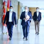 El secretario general del PSCyL y portavoz en las Cortes, Luis Tudanca, y el presidente del Consejo de Colegios de Médicos de Castilla y León, José Luis Díaz Villarig, analizan la situación sanitaria y de los profesionales de la sanidad pública de la Comunidad