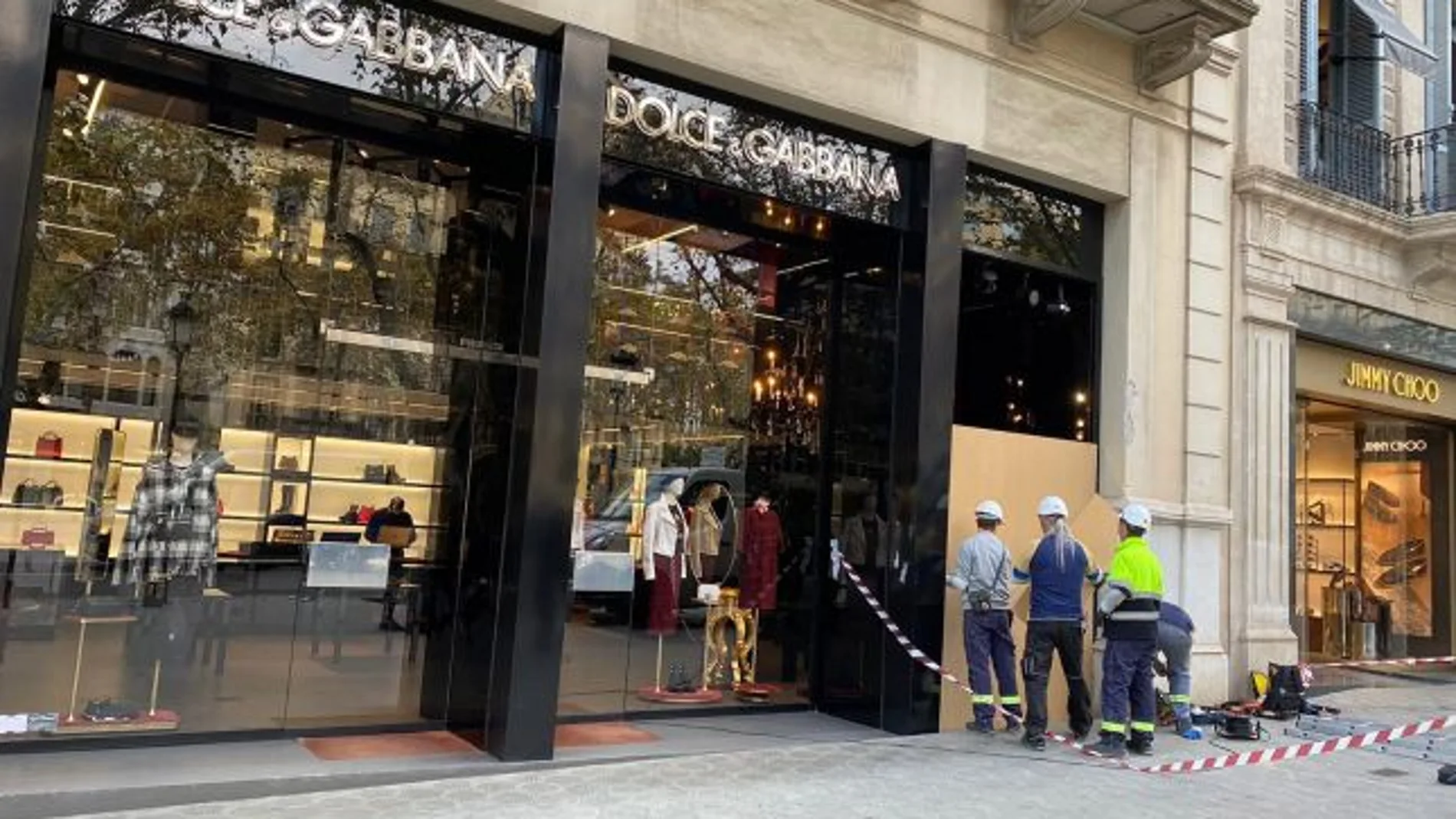 En la imagen, una de las tiendas asaltadas el fin de semana