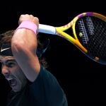 Nadal da un golpe de derecha en su partido contra Thiem