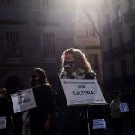 Las escuelas de música han protestado esta mañana en Barcelona contra la prolongación del cierre de sus instalaciones como contempla el Procicat