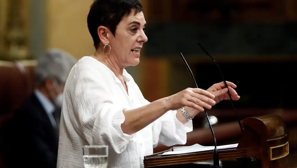 MADRID, 19/11/2020.- La diputada de EH Bildu, Mertxe Aizpurua, durante su intervenci�n en el pleno del Congreso en el que el ministro de Cultura y Deporte, Jos� Manuel Rodr�guez Uribes, defiende este jueves la convalidaci�n del Real Decreto-ley por el que se aprueban medidas sociales complementarias para la protecci�n por desempleo y de apoyo al sector cultural. EFE/Mariscal