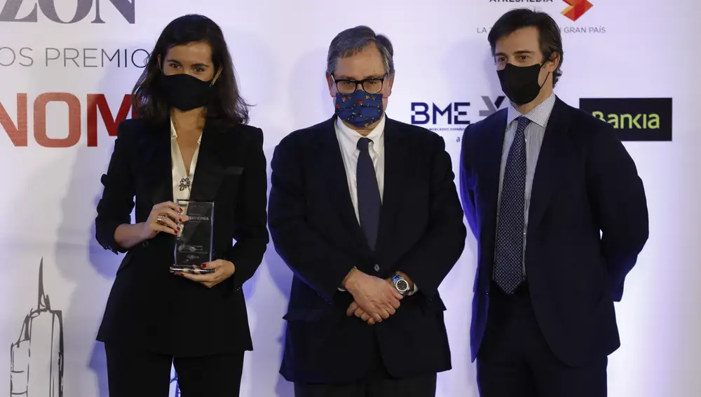 Sus dos fundadores y CEO, Rosa Espín y Manuel Deó, junto a Francisco Marhuenda.
