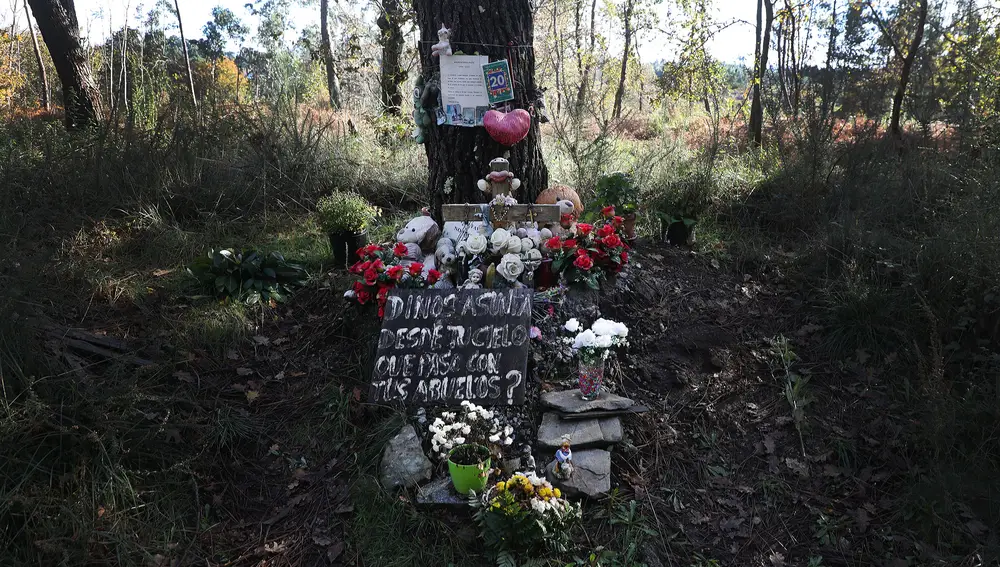 Ofrenda floral por Asunta, hija asesinada por Rosario Porto y su pareja