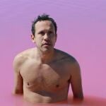 Rigo Pex en un fotograma de la cinta "The Mystery of the Pink Flamingo"