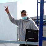 Un joven inmigrante se dispone a tomar un barco en la terminal de ferry de Santa Cruz de Tenerife con destino a Huelva. Europa Press