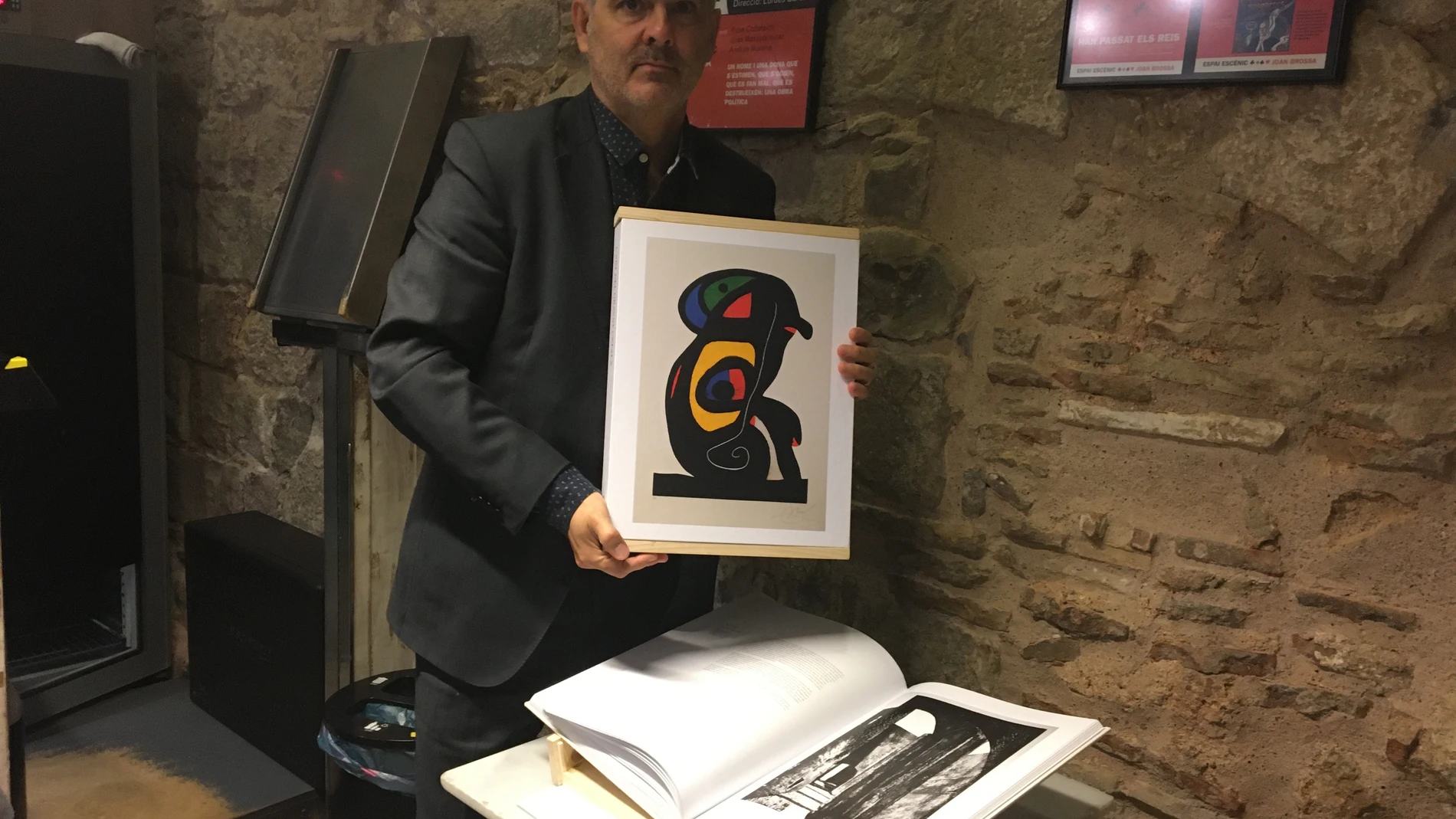 El galerista Artur Ramon, con 'L'art del gravat català' (Enciclopèdia Catalana)EUROPA PRESS23/11/2020