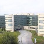 Vista exterior del hospital Clínico San Cecilio, en el campus de la Salud de Granada