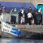 Una de las últimas pateras llegadas a Gran Canaria. EFE/ Elvira Urquijo A.