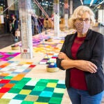 Exposición del proyecto de Manuela Carmena, "Ovillo Comun", que une pedazos tejidos por personas anónimas y unidos en mantas.