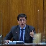 El vicepresidente de la Junta y consejero de Turismo, Regeneración, Justicia y Administración Local, Juan Marín, en comisión parlamentaria