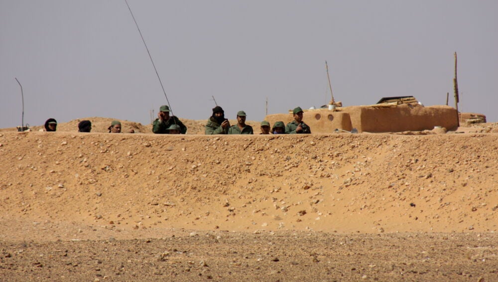 Soldados marroquíes en el muro