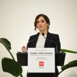 La presidenta de la Comunidad de Madrid, Isabel Díaz Ayuso, interviene en una rueda de prensa convocada en Barcelona, Catalunya, (España), a 27 de noviembre de 2020. Ayuso llegó ayer a Barcelona para mostrar su apoyo a los empresarios y familias catalanas, así como "para continuar con su defensa del idioma español y de la libertad de elección educativa" frente al recién aprobado proyecto de Ley de Modificación de la Ley orgánica de Modificación de la LOE (LOMLOE), conocida como 'Ley Celaá'.27 NOVIEMBRE 2020;AYUSO;BARCELONADavid Zorrakino / Europa Press27/11/2020