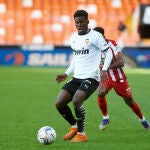 Yunus Musah con el Valencia.