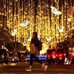 El Paseo de Gracia iluminado para dar la bienvenida a la Navidad